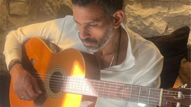 ايهاب عبد الواحد سعيد بنجاح ”بنت ابويا” وانتظروا المزيد من الأغاني المميزة