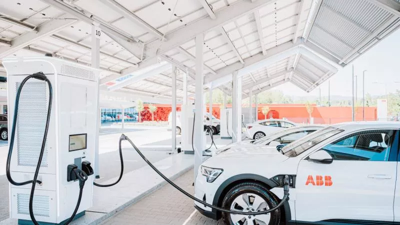 «ABB» تعلن عن توريد مليون شاحن للسيارات الكهربائية حول العالم