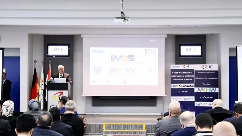 وزير التعليم العالي يشهد افتتاح فعاليات المؤتمر الدولي للموجات الدقيقة والهوائيات بالجامعة الألمانية