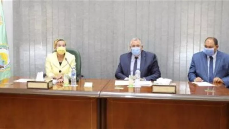وزير الزراعة يبحث مع وزيرة البيئة الاستفادة من المخلفات والمتبقيات الزراعية والحيوانية