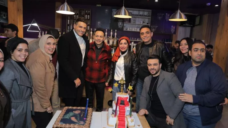 فريق عمل ”الحب بتفاصيله” ومصطفي قمر يحتفلوا بعيد ميلاد المنتج هيثم حسن