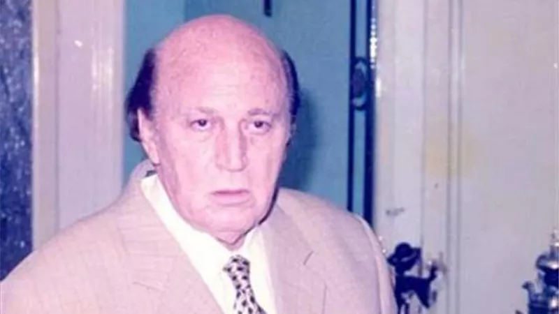 حكايات الفنان الكبير حسن عبد الحميد.. هجر الطب حبا في الفن..حقيقة ديانته اليهودية ..  مسلسل ديني سبب له عاهة مستديمة