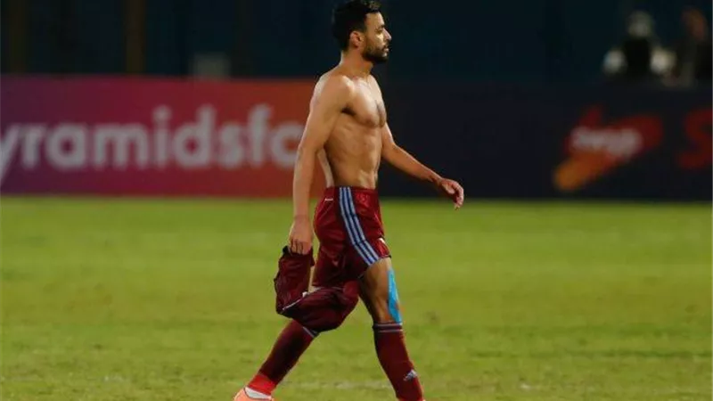 غاوي توقيع..رجب بكار يوقع للزمالك من اجل حسم الصفقة
