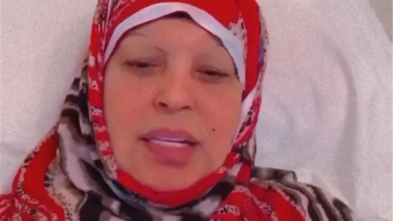 فيفي عبده تعتذر لإلهام شاهين بالحجاب و”عندها انفلونزا”