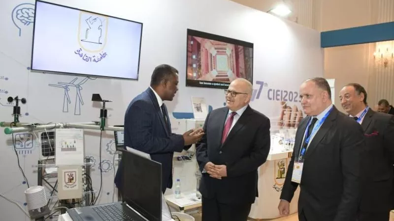 رئيس جامعة القاهرة يكرم» 25 باحثًا من أصحاب المشروعات البحثية الابتكارية