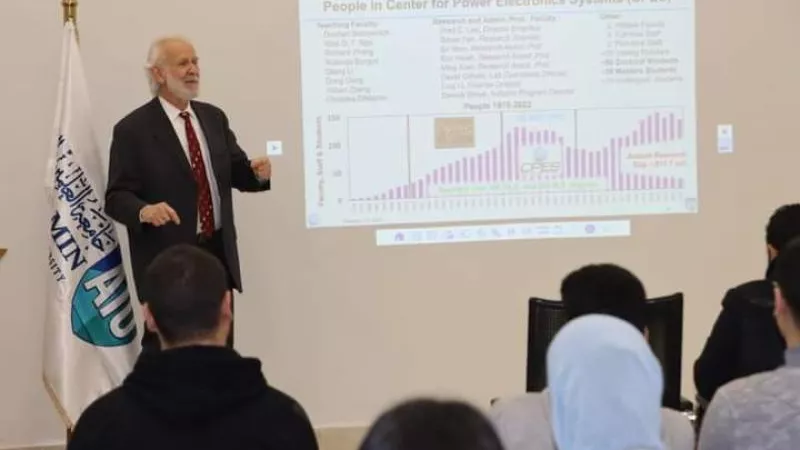 التعليم العالي: جامعة العلمين الدولية تستقبل وفدًا من جامعة ڤيرچينيا تك الأمريكية