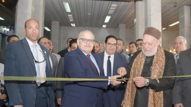 الخشت وعلي جمعة يفتتحان المعرض الخيرى لملابس الطلاب بالتعاون مع التحالف الوطني للعمل الأهلى التنموي
