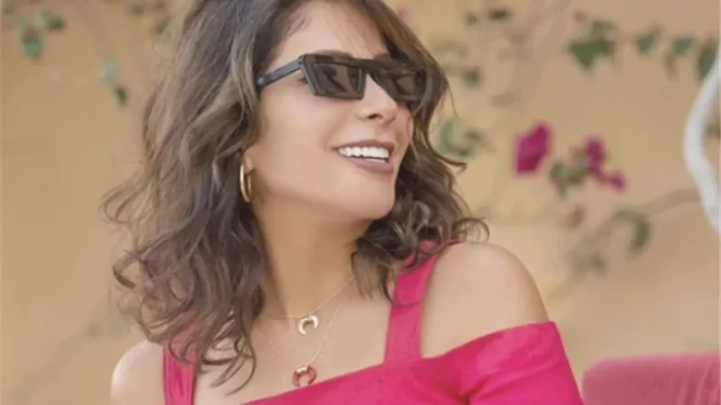 بالفيديو.. مني زكي تروج لفيلمها الجديد
