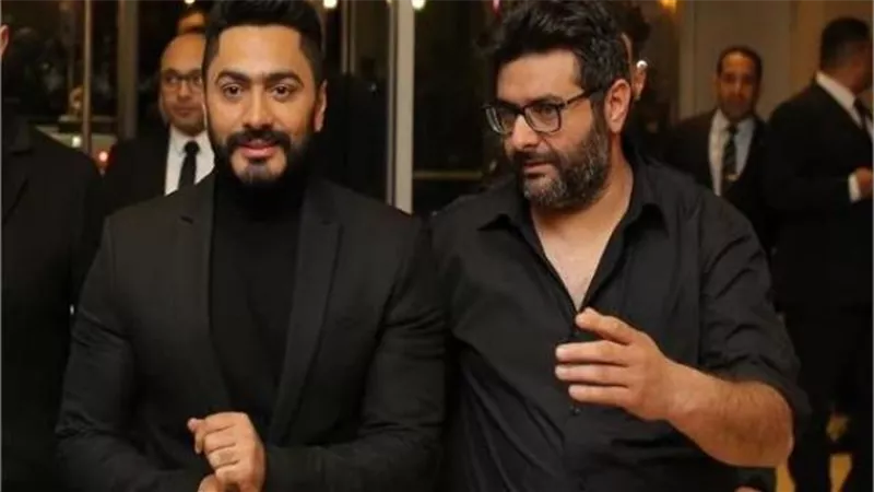 تامر حسني يعقد جلسات عمل مع المنتج وليد منصور بسبب”شغل خواجات”