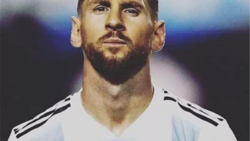 ميسي ينقذ الأرجنتين من فك الإكوادور.. و6 أهداف تفصله عن كسر رقم بيليه