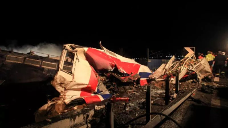 ارتفاع عدد ضحايا حادث تصادم قطارين باليونان لـ 36 قتيلا و85 مصابا