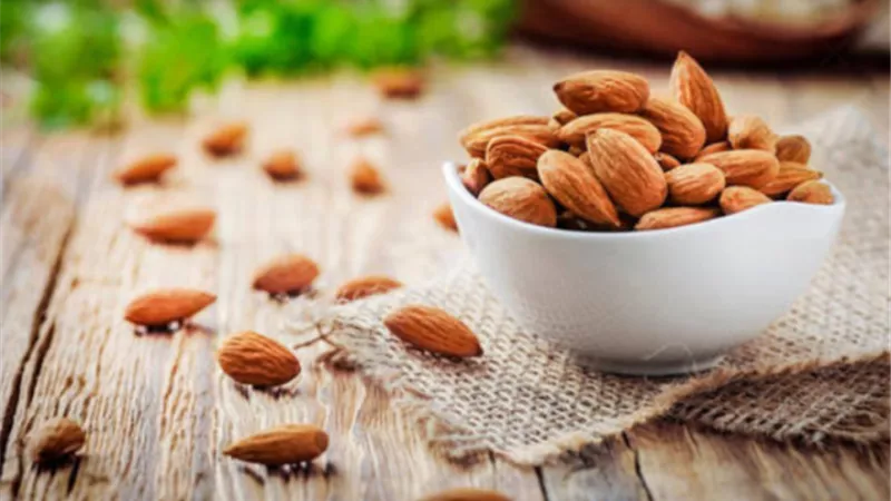 فوائد غير متوقعة عند تناول حفنة من اللوز يوميا