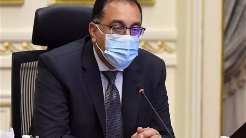 الحكومة تتهم جهات خفية بتحريض عمال قطاع الأعمال العام