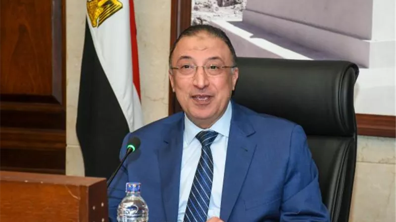 محافظ الإسكندرية يعفي فوق الـ70 عامًا من رسوم وسائل النقل
