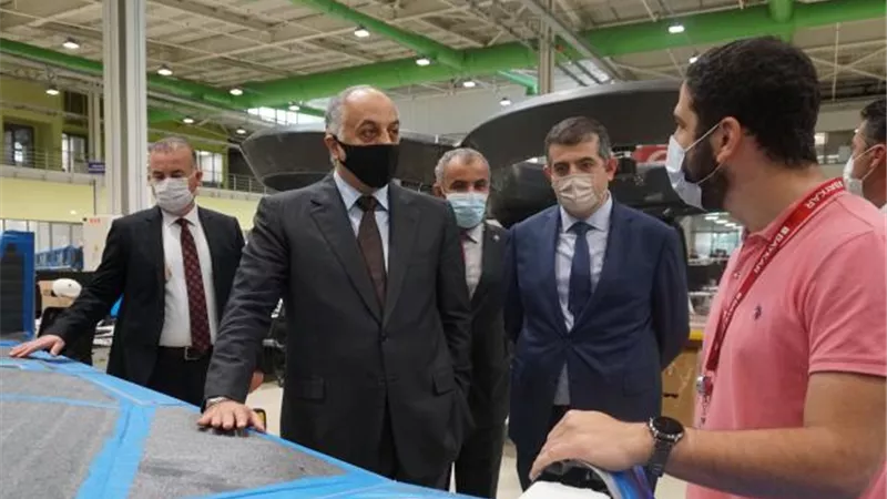 تفاصيل زيارة وزير الدفاع القطري لمصنع الطائرات المسيرة في تركيا