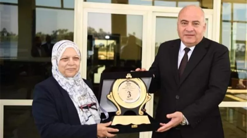 برعايةالتحالف الوطني .. محافظ قنا يسلم 20 أم مثالية أجهزة كهربائية