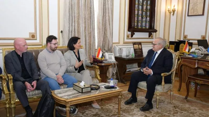 الخشت يستقبل وفد مؤسسة AQAS الألمانى للاعتماد الدولي لكلية الإعلام جامعة القاهرة