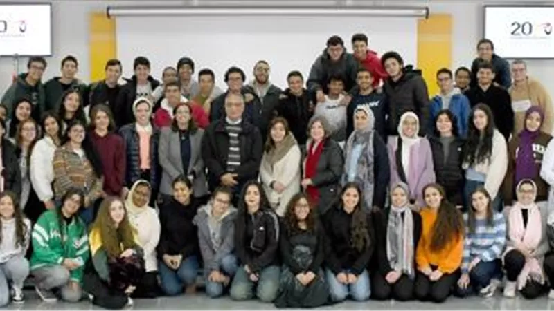 بالصور .. صيدلة الجامعة الألمانية بالقاهرة تنظم معرض لنماذج ثلاثية الأبعاد للمركبات الدوائية