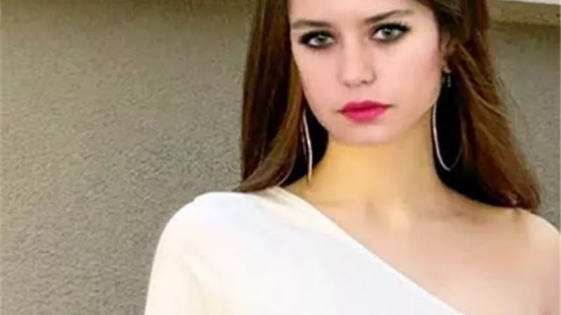 بعد نشر صورتها مع جدتها .. بيرين سات تثير الجدل من جديد