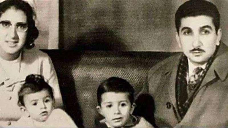 وعايزنا نرجع زي زمان.. هاني رمزي يستعيد ذكريات طفولته بصحبة والديه