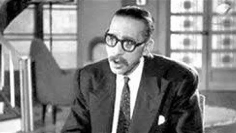 خدع الصعايدة فضربوه.. هدد يوسف وهبي بالسجن بسبب 500 جنيه.. ومات في صمت .. حكايات طريفة عن لطفي الحكيم صاحب إفيه ”يا ترعة المفهومية”