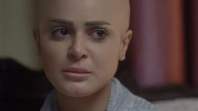 بسبب هيفاء وهبي .. ممثلة مصرية شهيرة تحلق شعرها على ”الزيرو”