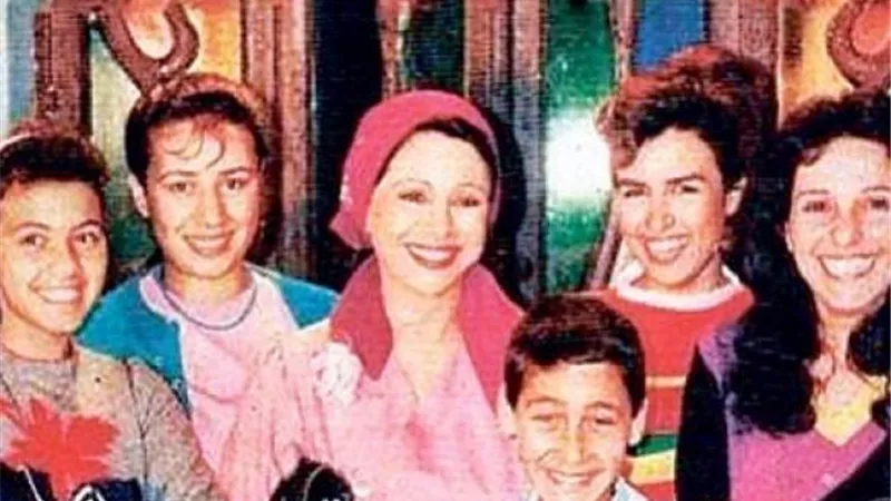 حلويات الفن.. فاتن حمامة وعبلة كامل وسيمون في كواليس ”يوم مر ويوم حلو”