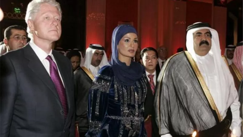 رسائل هيلاري كلينتون..مليون دولار هدية عيد ميلاد كلينتون من قطر