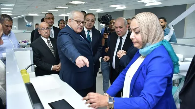 الخشت: الإعلان عن مشروع جامعة القاهرة لتوطين الصناعة المصرية في مجال طب الأسنان قريبا