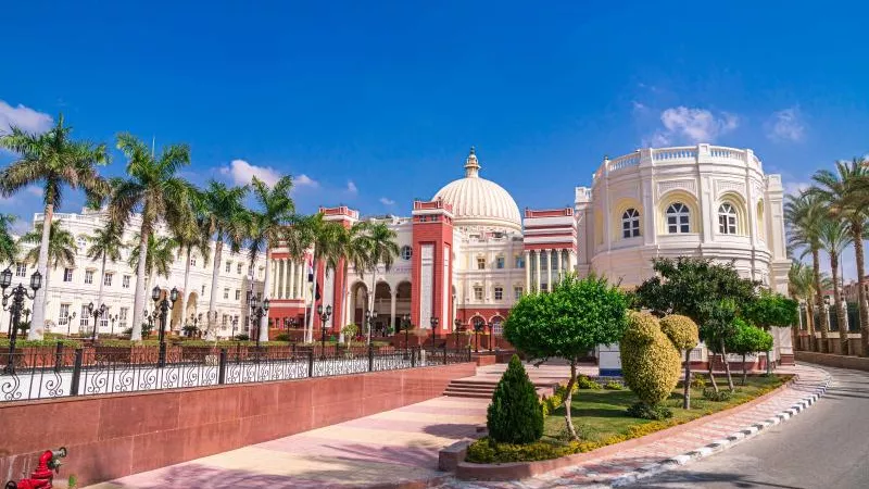 الجامعة البريطانية في مصر تفتح باب القبول لطلاب الشهادات العربية والأجنبية