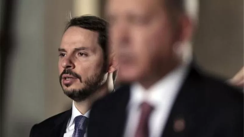 الفضيحة الكبري.. أردوغان يمنح صهره 9 مليارات دولار  من أموال الشعب التركي