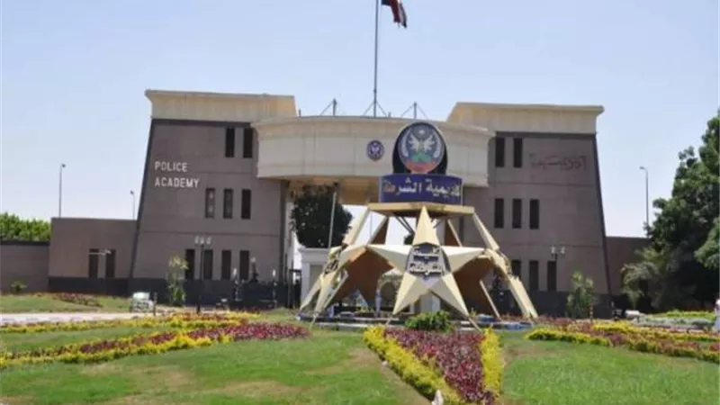 عروض عسكرية ومهارات قتالية لخريجي كلية الشرطة أمام الرئيس السيسي