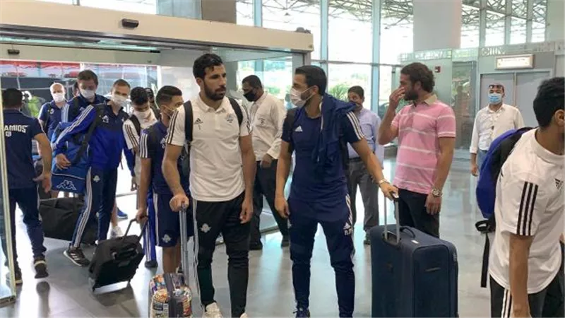 بالصور.. بعثة بيراميدز تصل مطار القاهرة استعدادا للسفر إلى المغرب
