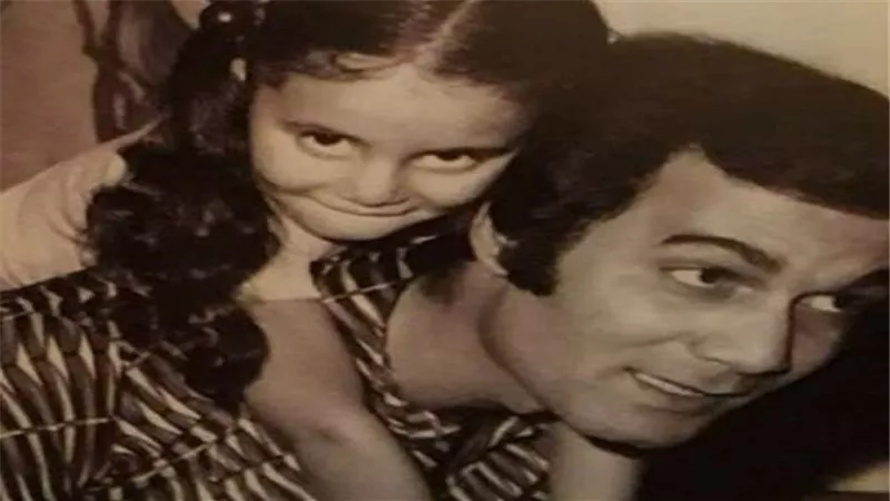 بكلمات مؤثرة.. رانيا محمود ياسين تطلب من جمهورها الدعاء لوالدها