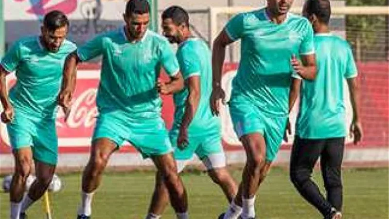 الوداد بالقميص الأحمر والأهلي بالزي البديل