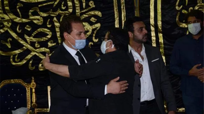 بالصور ..نرمين الفقى وليلى علوي ويوسف شعبان ومحمد رمضان فى عزاء الراحل محمود ياسين
