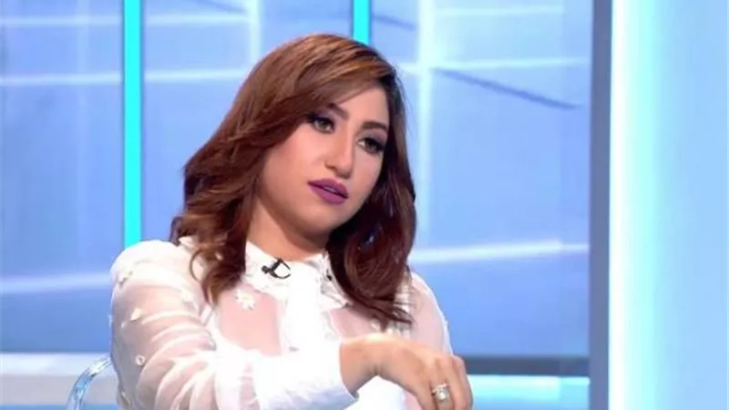 بوسي تتجاهل تصريحات والدها ضدها وتشارك جمهورها بإطلالة جديدة