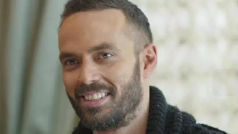 بعدما وصفه بالكومبارس الخايب بسبب مهرجان القاهرة السينمائي.. عمر حسن يوسف يعتذر لحسين فهمي
