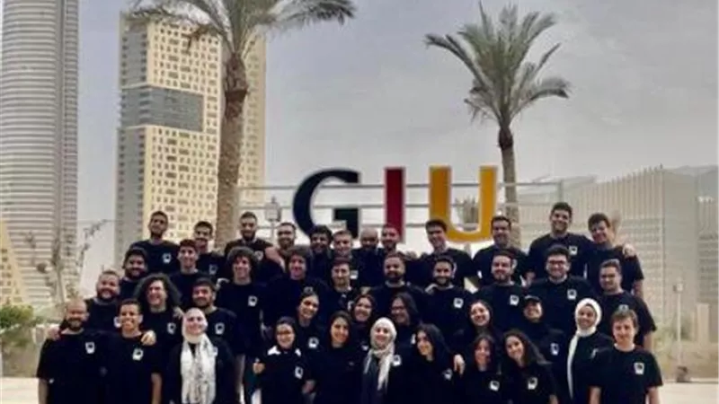 بالصور.. خريجي أول دفعة بالجامعة الألمانية الدولية ينظمون حفل photoshoot