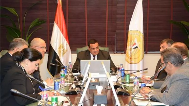 بالتفاصيل.. وزير التنمية المحلية يُتابع مع رئيس اتحاد الصناعات الموقف التنفيذي لمبادرة شغلك في قريتك