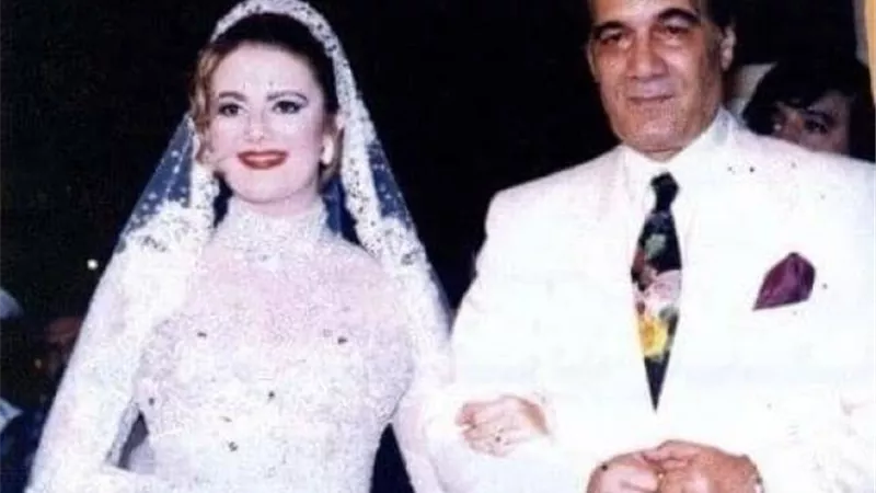 بصورة من حفل زفافها.. رانيا محمود ياسين تستعيد ذكرياتها مع والدها