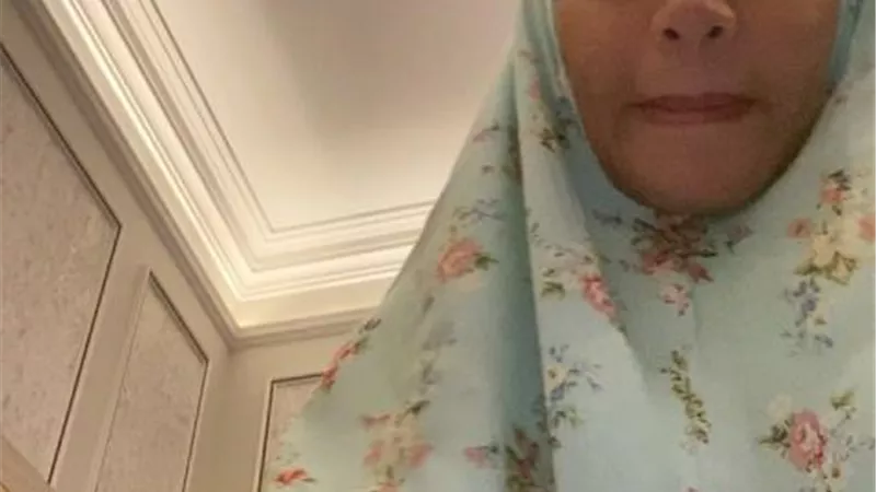 بالحجاب.. بسمة وهبة تطمئن جمهورها بعد إجرائها عملية جراحية (فيديو)