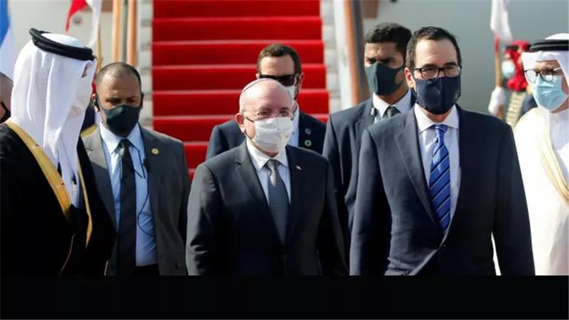 رئيس الوفد الإسرائيلي فور وصوله للمنامة: هذا يوم عظيم يتحول فيه السلام إلى واقع