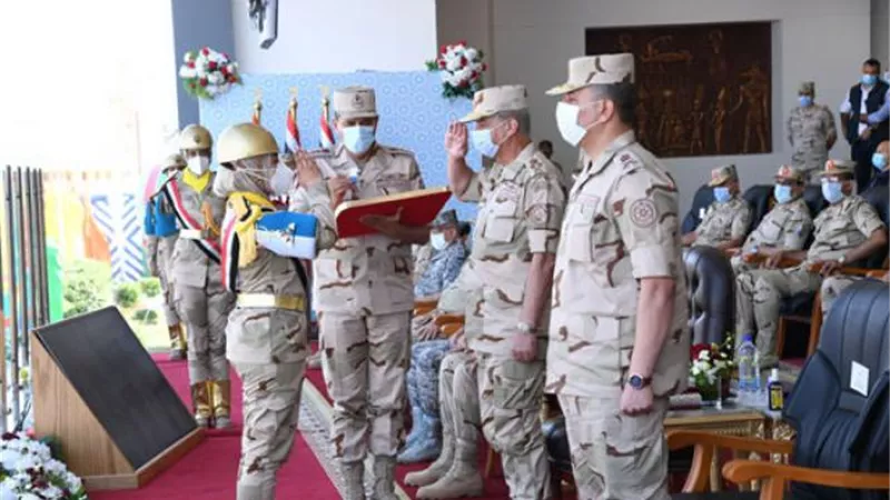 وزير الدفاع يشهد الاحتفال بتخريج دفعات جديدة من المعاهد الصحية