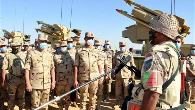 رئيس الأركان يشهد إجراءات تفتيش الحرب لأحد تشكيلات الجيش الثالث