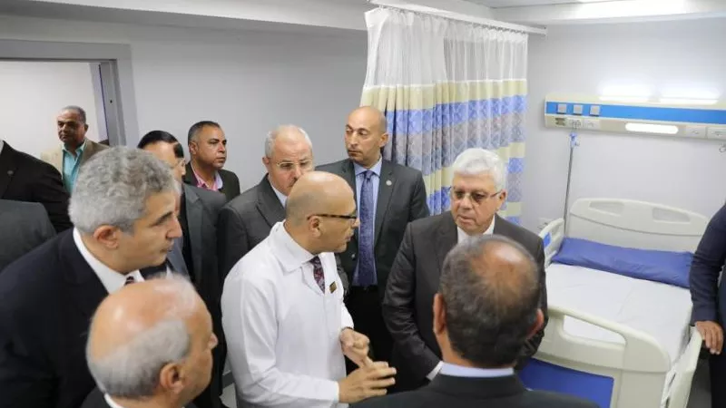 وزير التعليم العالي يتفقد أعمال التطوير بالمستشفى الجامعي والعيادات الخارجية ومبنى طب الأسرة بجامعة قناة السويس