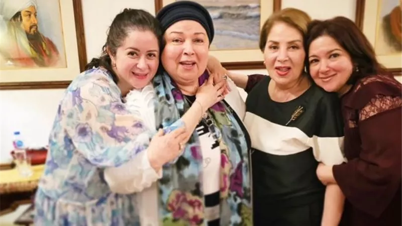 بالصور.. ظهور نادر للفنانة المعتزلة نورا في عيد ميلادها