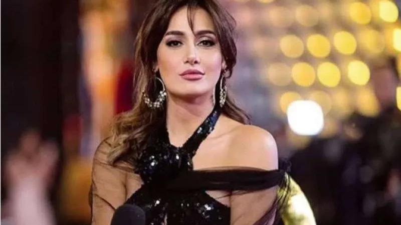 بعد أزمتها مع تامر حسني.. حلا شيحة تستعين بأغنية من فيلم مش أنا