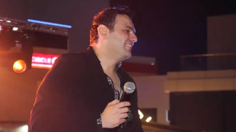 أحمد زكريا يشعل أول حفلات العيد بأجمل أغانيه