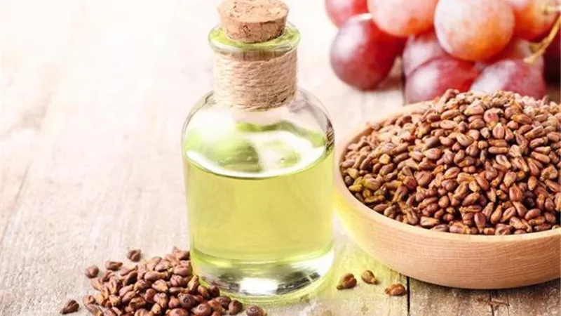 زيت بذور العنب.. الحل المثالي لمكافحة شيخوخة البشرة